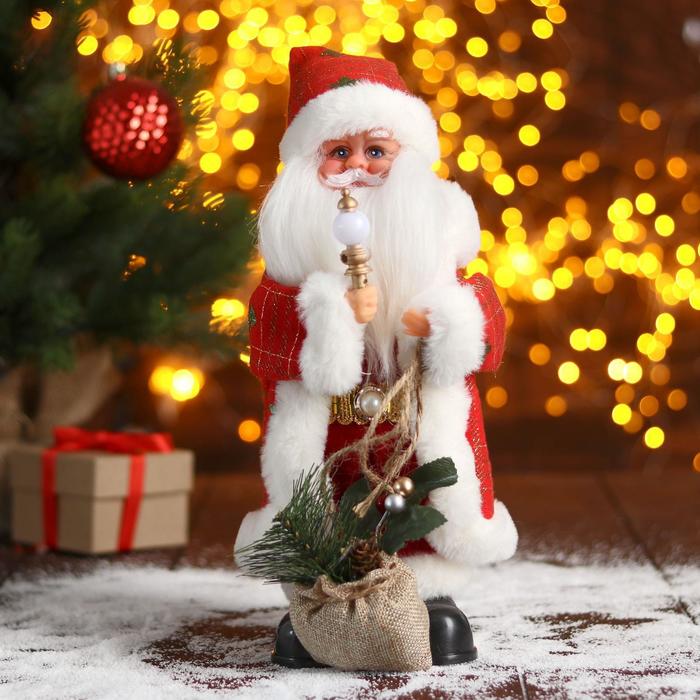 Дед Мороз "В красно-белой шубке в клетку с подарками" 17х30 см оптом